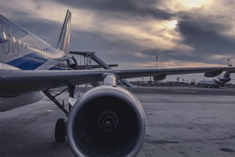 BREAKING NEWS! Un avion de pasageri a rămas fara combustibil în zbor
